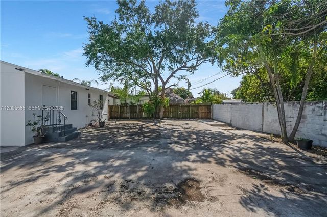 1340 NW 52nd St, Miami, FL 33142