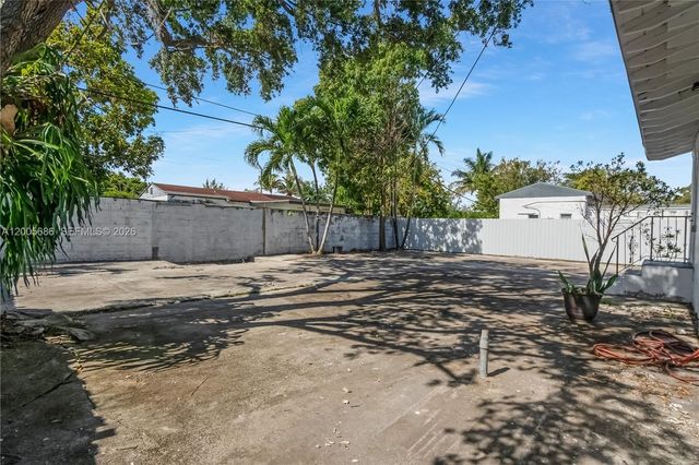 1340 NW 52nd St, Miami, FL 33142