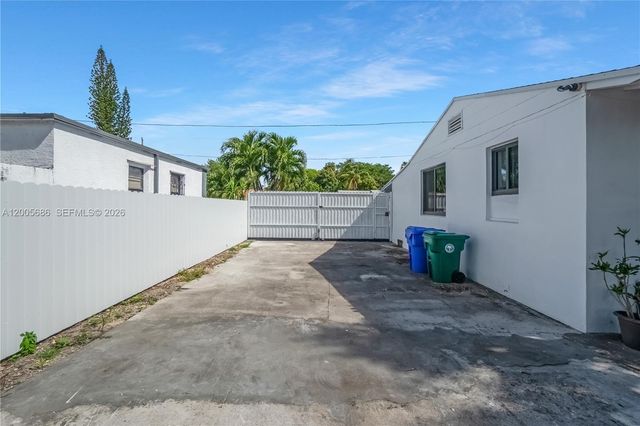1340 NW 52nd St, Miami, FL 33142