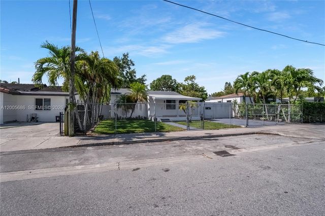 1340 NW 52nd St, Miami, FL 33142