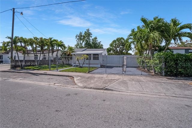 1340 NW 52nd St, Miami, FL 33142