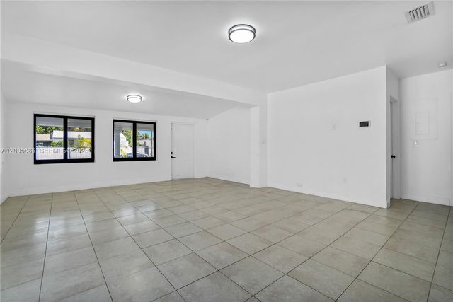 1340 NW 52nd St, Miami, FL 33142