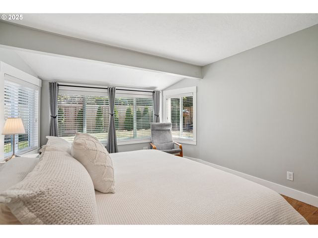 2400 DILLOW Dr, West Linn, OR 97068