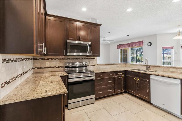 1572 HUNTERS STAND RUN, Oviedo, FL 32765