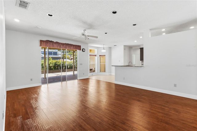 1572 HUNTERS STAND RUN, Oviedo, FL 32765