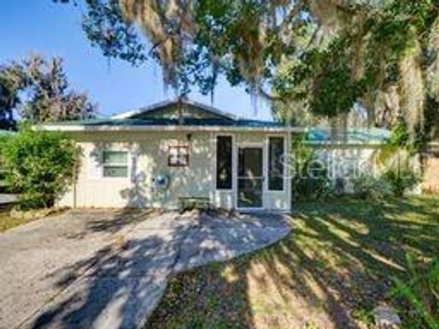 1218 CR 450, Lake Panasoffkee, FL 33538