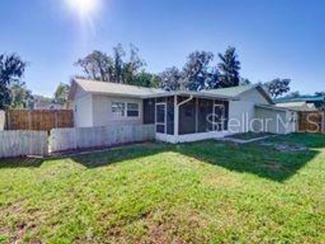 1218 CR 450, Lake Panasoffkee, FL 33538