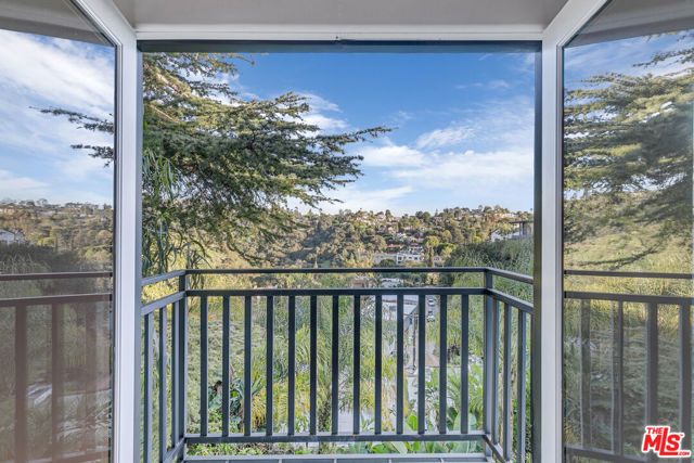 3476 Troy Drive, Los Angeles, CA 90068