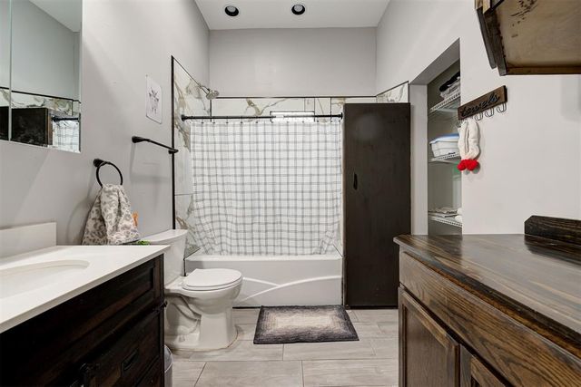 5351 Crystal Lake Drive, Guthrie, OK 73044