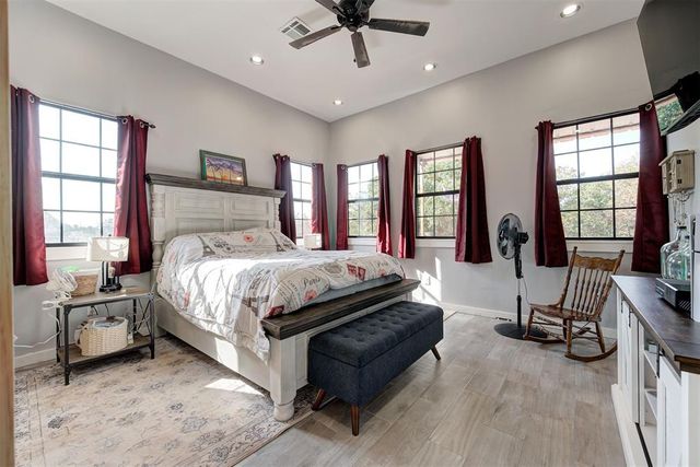 5351 Crystal Lake Drive, Guthrie, OK 73044