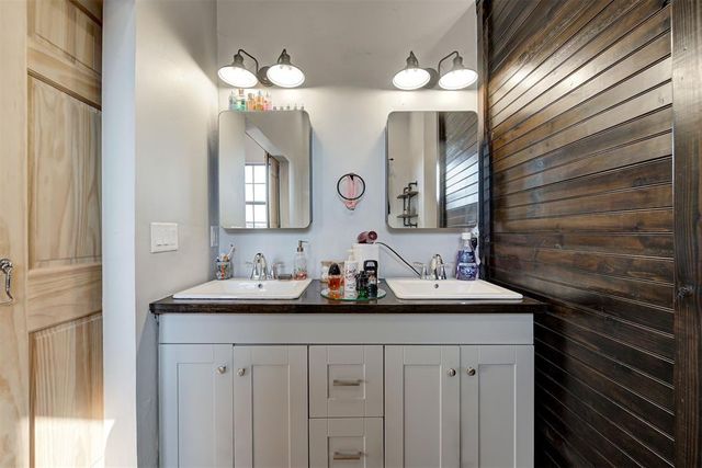 5351 Crystal Lake Drive, Guthrie, OK 73044