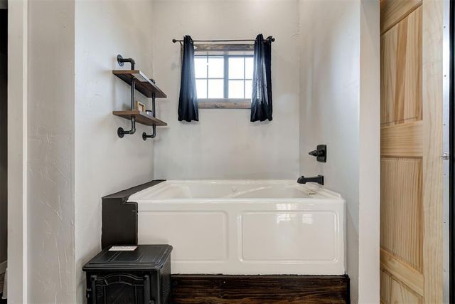 5351 Crystal Lake Drive, Guthrie, OK 73044