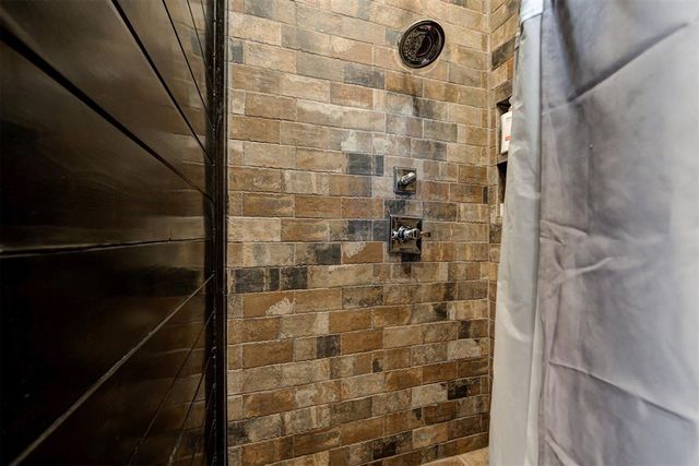 5351 Crystal Lake Drive, Guthrie, OK 73044