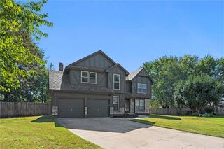 1121 SE Timbercreek Lane, Lee's Summit, MO 64081