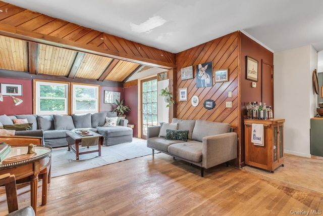 431 Cherry Avenue, West Sayville, NY 11796