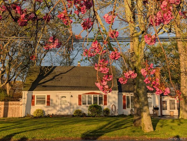 431 Cherry Avenue, West Sayville, NY 11796