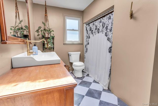 431 Cherry Avenue, West Sayville, NY 11796