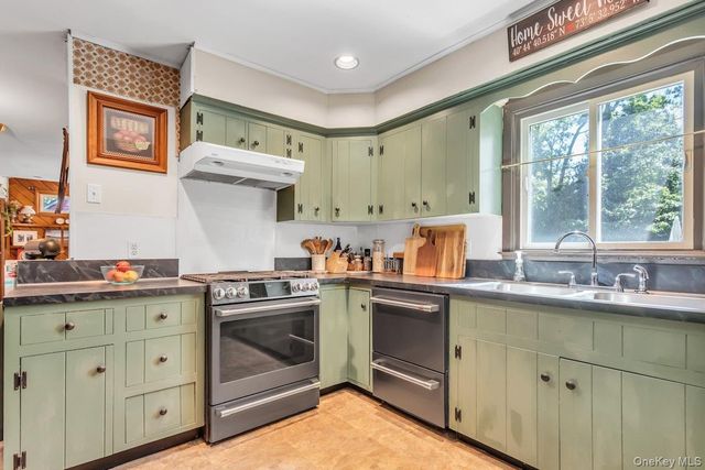 431 Cherry Avenue, West Sayville, NY 11796