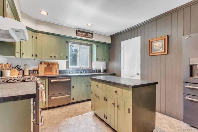 431 Cherry Avenue, West Sayville, NY 11796