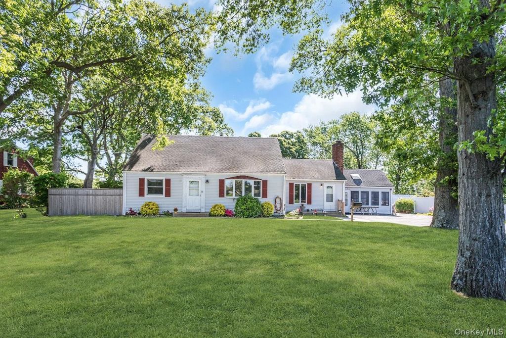 431 Cherry Avenue, West Sayville, NY 11796