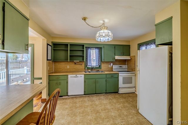 121 Butternut Drive, Dewitt, NY 13214