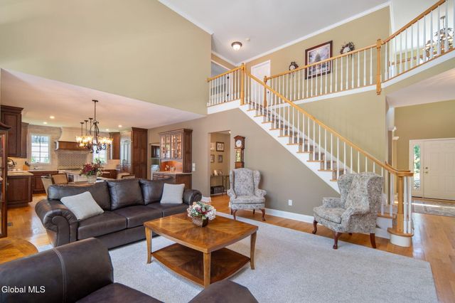 35 Shinnecock Hills Drive, Colonie, NY 12205