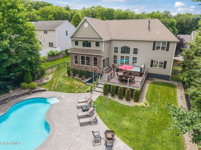 35 Shinnecock Hills Drive, Colonie, NY 12205