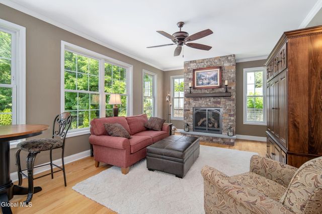 35 Shinnecock Hills Drive, Colonie, NY 12205
