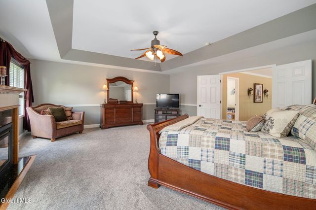 35 Shinnecock Hills Drive, Colonie, NY 12205