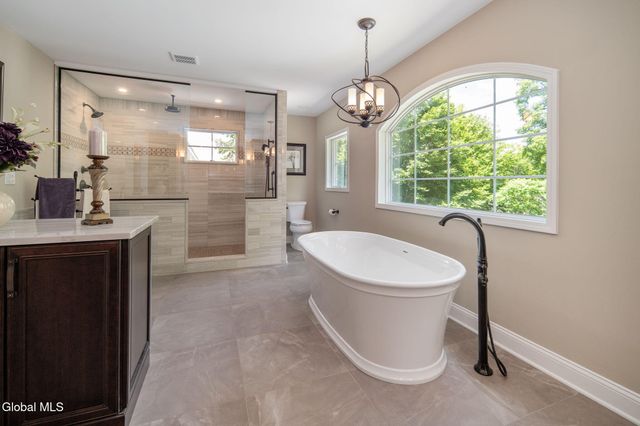 35 Shinnecock Hills Drive, Colonie, NY 12205