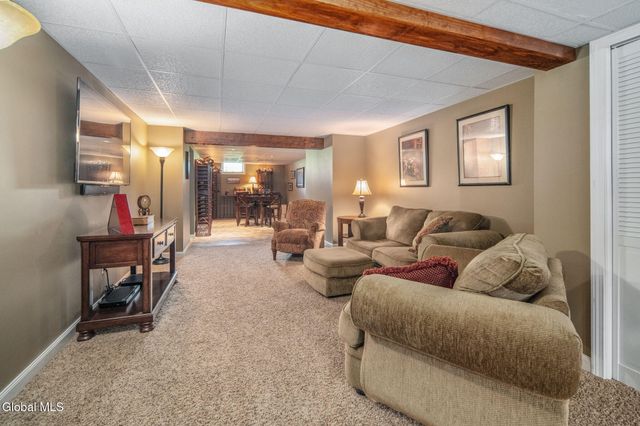 35 Shinnecock Hills Drive, Colonie, NY 12205