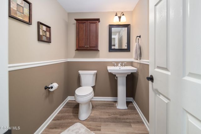 35 Shinnecock Hills Drive, Colonie, NY 12205