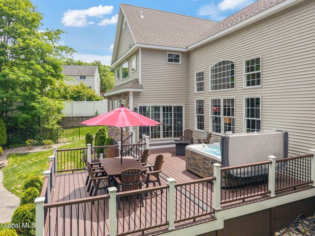 35 Shinnecock Hills Drive, Colonie, NY 12205