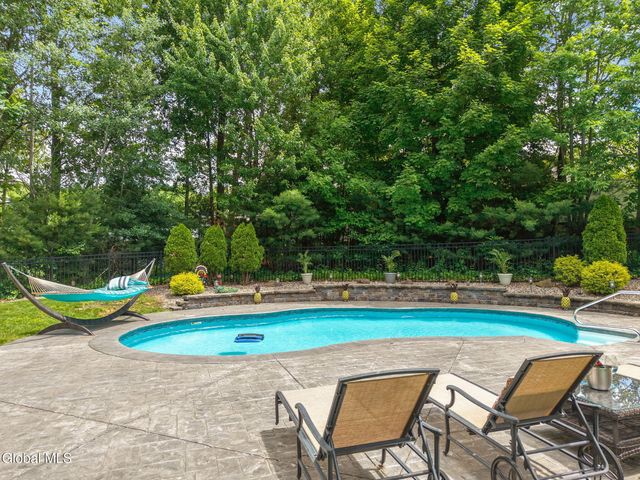 35 Shinnecock Hills Drive, Colonie, NY 12205