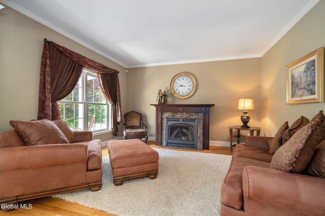 35 Shinnecock Hills Drive, Colonie, NY 12205