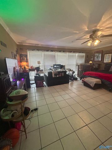 516 Country Club Drive, Gadsden, AL 35901