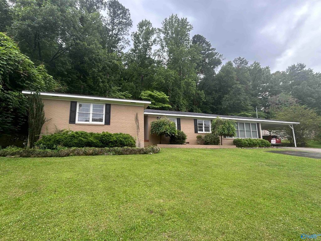 516 Country Club Drive, Gadsden, AL 35901