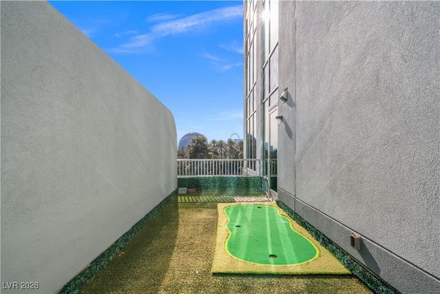 360 East Desert Inn Road 403, Las Vegas, NV 89109