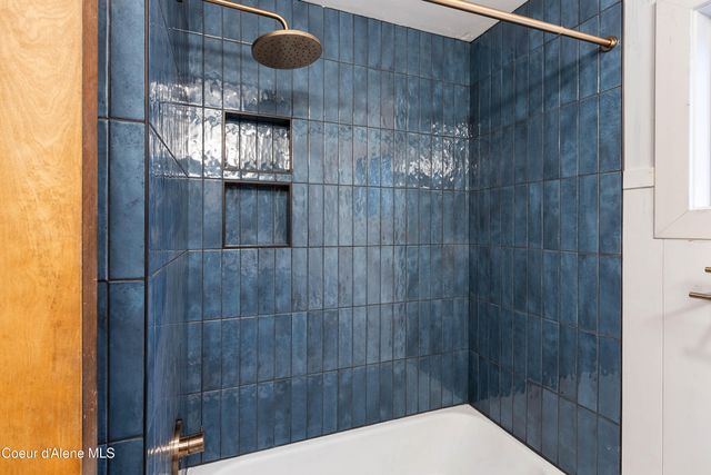 727 N Sixth St, Sandpoint, ID 83864