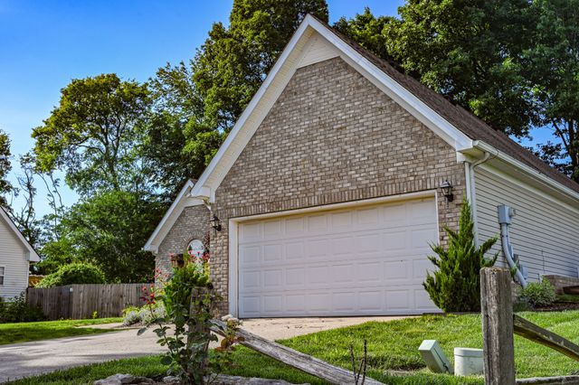 2224 Dewey Dr, Spring Hill, TN 37174