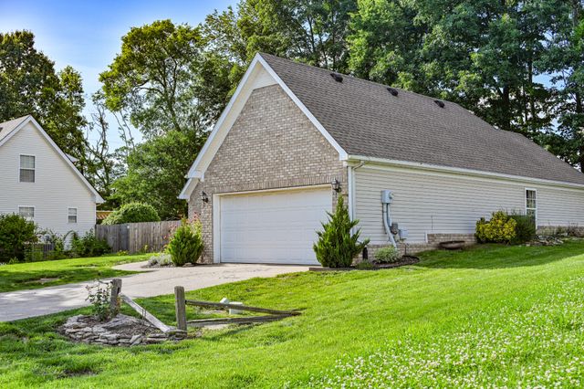 2224 Dewey Dr, Spring Hill, TN 37174