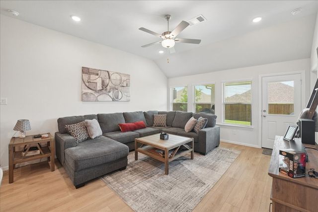 1004 Pineview Lane, Crowley, TX 76036