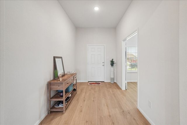 1004 Pineview Lane, Crowley, TX 76036