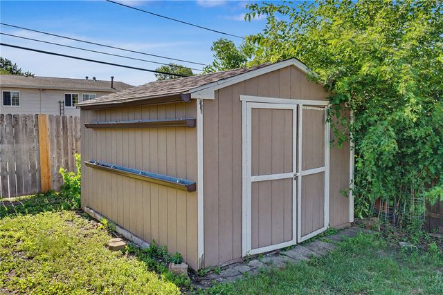 4520 Navajo Drive NE, Cedar Rapids, IA 52402