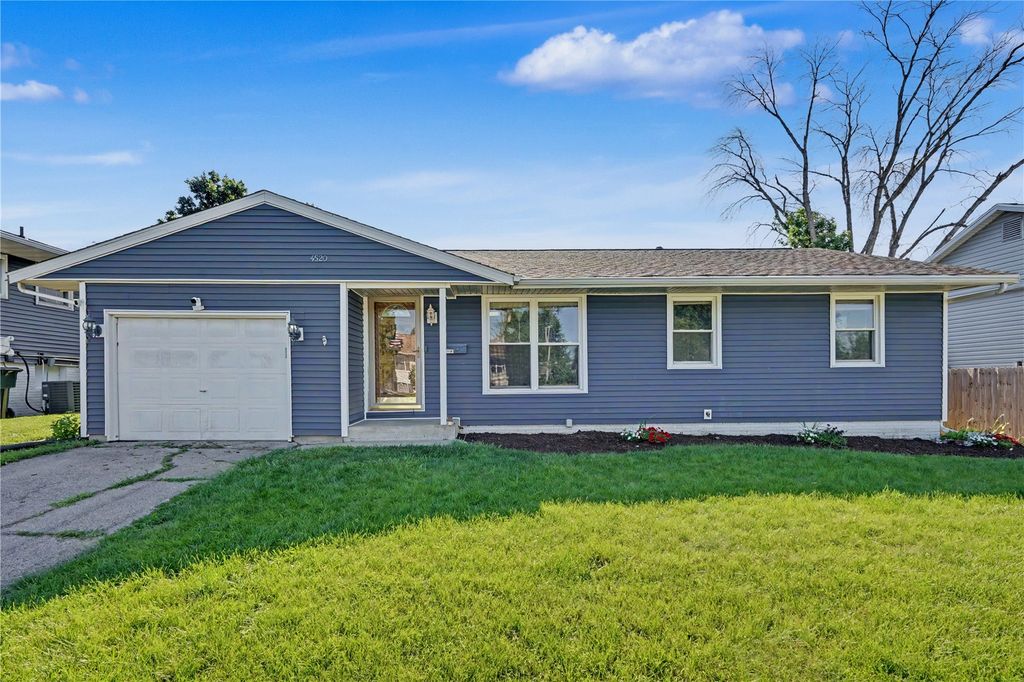 4520 Navajo Drive NE, Cedar Rapids, IA 52402