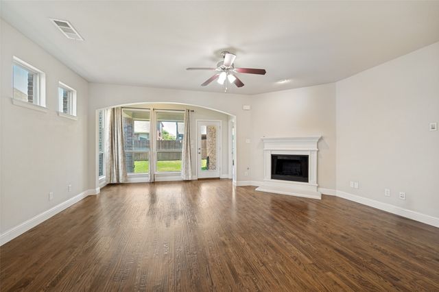 401 Palamedes Street, Lewisville, TX 75056