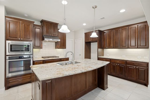 401 Palamedes Street, Lewisville, TX 75056