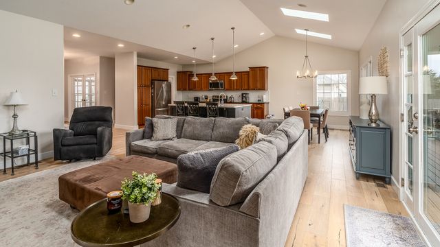 304 N Excalibur Drive, Carterville, IL 62918