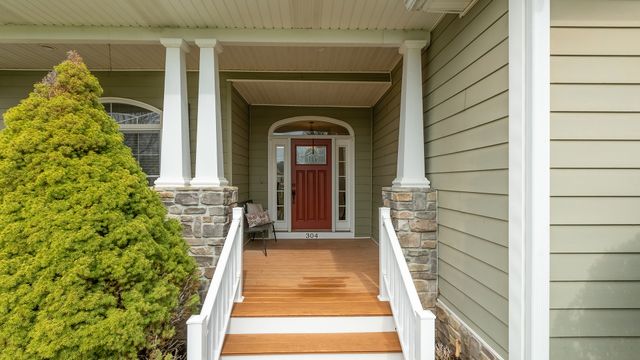 304 N Excalibur Drive, Carterville, IL 62918