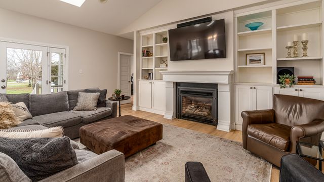 304 N Excalibur Drive, Carterville, IL 62918